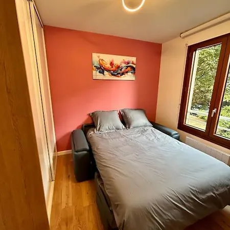 Splendid 92m2 Renovated, 4 Apartment