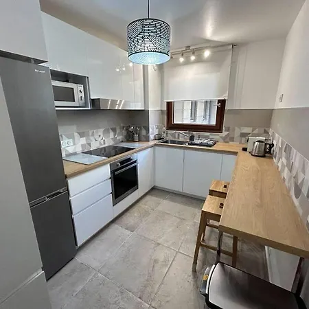 Splendid 92m2 Renovated, 4 Apartment